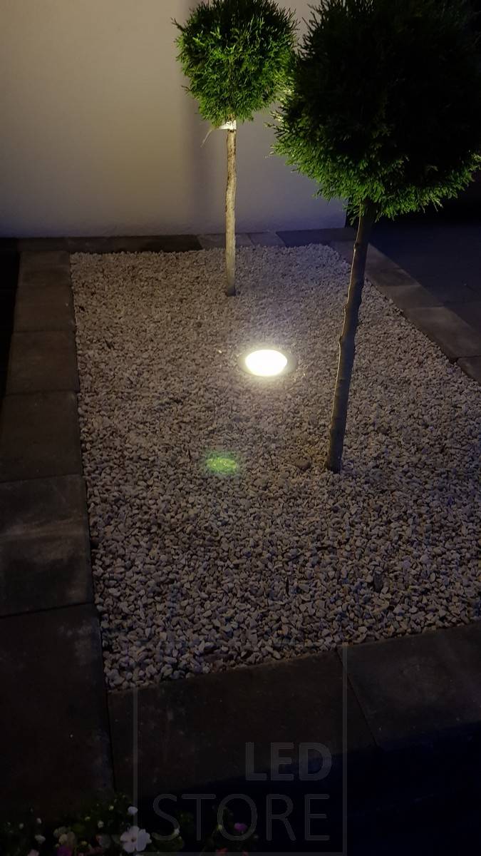 Feu de sol LED éclairé à l'extérieur.